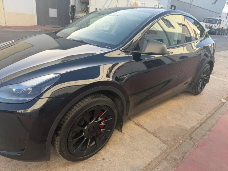 Tesla Model Y 2023 - foto 1