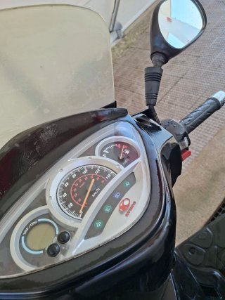 Kymco Peoples 125 Negra