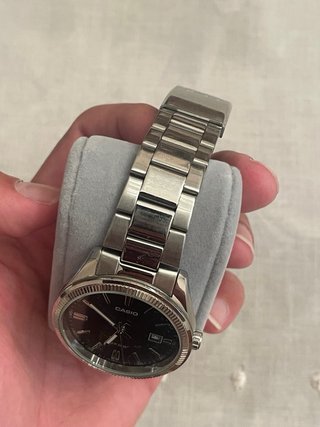 Reloj Casio MTP Negro y Plateado