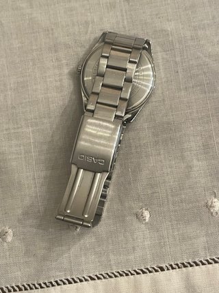 Reloj Casio MTP Negro y Plateado