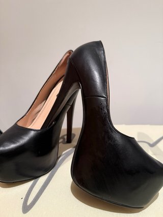 Zapatos de tacón negros con plataforma