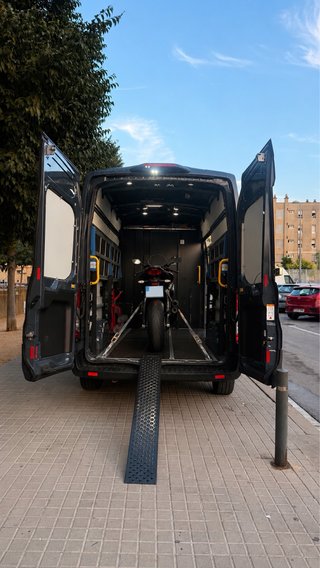 TRANSPORTE DE MOTOS DESDE BARCELONA A TODA ESPAÑA.