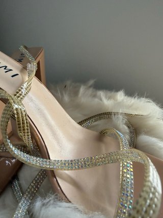 Sandalias tacón con tiras