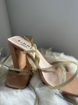 Sandalias tacón con tiras