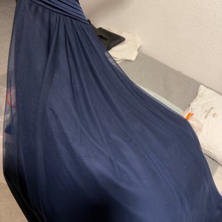 Vestido de fiesta azul con flores
