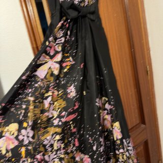 Vestido largo negro con estampado floral