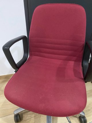 Silla de oficina giratoria con ruedas
