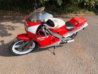 Honda NSR 250R MC16 Roja y Blanca
