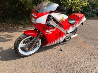 Honda NSR 250R MC16 Roja y Blanca