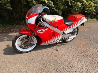 Honda NSR 250R MC16 Roja y Blanca