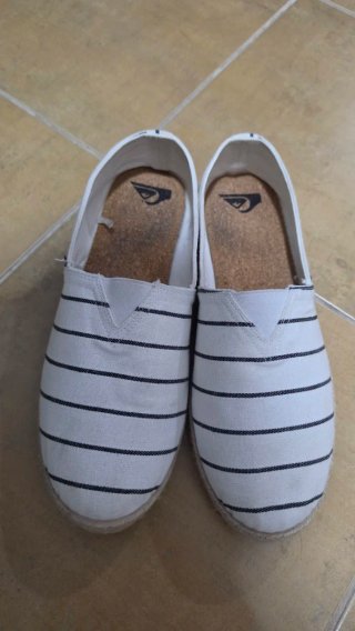 Alpargatas Quiksilver Rayas Blancas y Negras