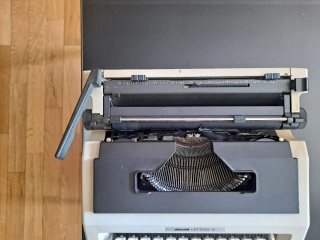 Máquina de escribir Olivetti Lettera 42