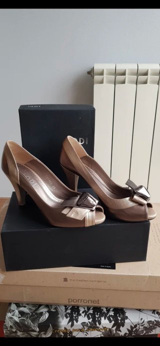 Zapatos de fiesta Lodi beige/dorados talla 38