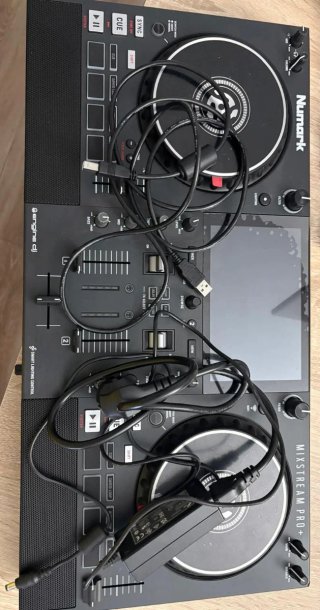 Controladora DJ Numark Mixstream Pro+