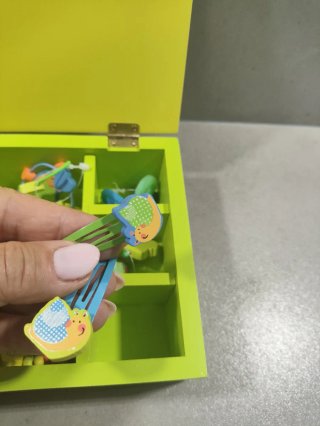 Joyero infantil de madera con abalorios