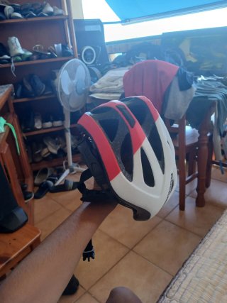Casco de bicicleta ajustable