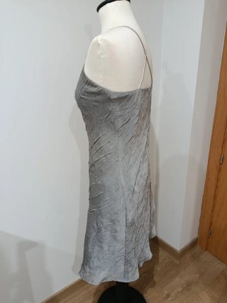 Vestido de tirantes gris