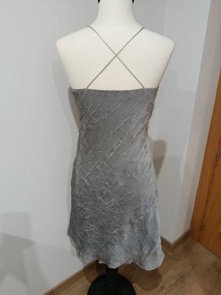 Vestido de tirantes gris