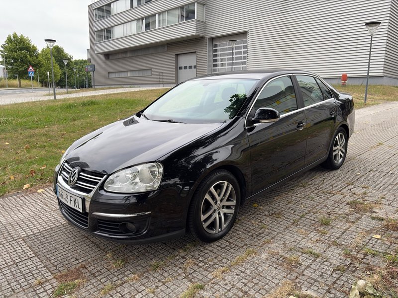 Volkswagen Jetta 2.0 Tdi 140cv - foto 1