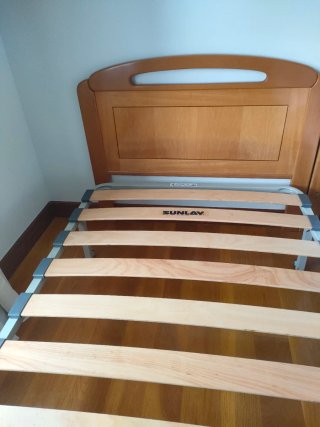Somier Sunlay 110cm de lamas de madera.con patas