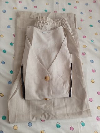 Conjunto beige dos piezas talla L sin estrenar