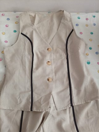Conjunto beige dos piezas talla L sin estrenar