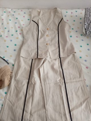 Conjunto beige dos piezas talla L sin estrenar
