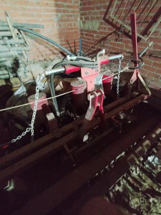Máquina sembradora de maíz