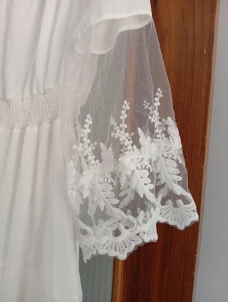 Vestido blanco ibicenco con encaje de sólo un uso.