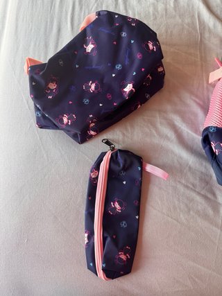 Mochila escolar azul con estampado