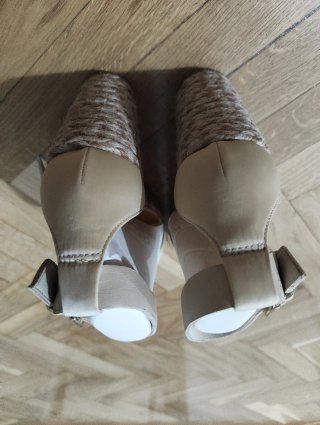 Tommy Hilfiger sandalias de cuña Beige y Doradas