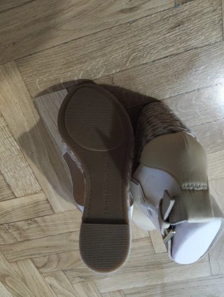 Tommy Hilfiger sandalias de cuña Beige y Doradas