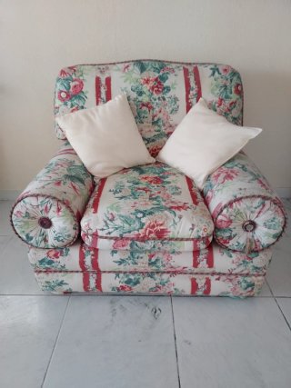 Sillón floral con cojines