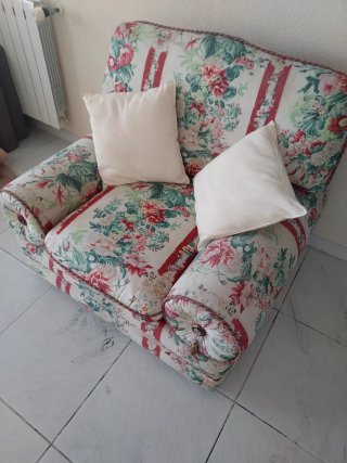 Sillón floral con cojines