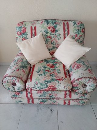 Sillón floral con cojines