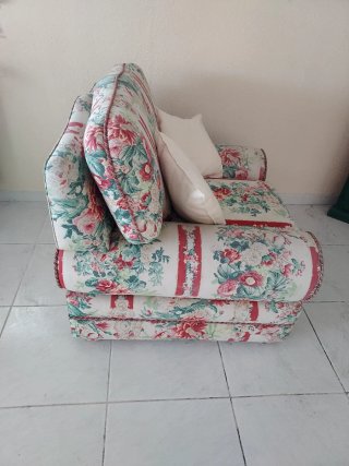 Sillón floral con cojines
