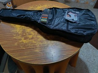 Guitarra Acústica Negra Sin Usar