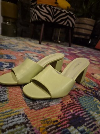 Zapatos de tacón verde lima