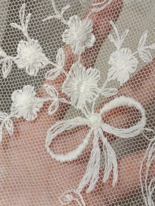 TUL CON BORDADOS CADENETA PARA VELO NOVIA