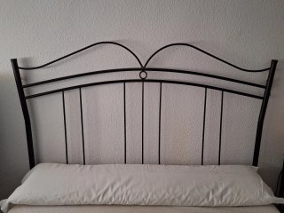 Cabecero de cama metálico negro