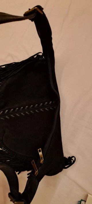 Bolso negro de piel con flecos nuevo a estrenar