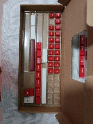 Set de Teclas Mecánicas Rojo y Blanco.