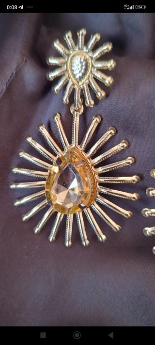 Orecchini vintage dorati con pietra