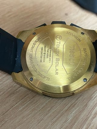 Reloj Tissot Negro y Dorado