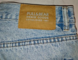 Pantalón vaquero Pull&Bear tobillero con rotos