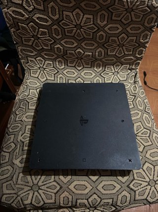 PS4 (PlayStation 4)  slim Negra + Juegos