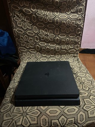 PS4 (PlayStation 4)  slim Negra + Juegos