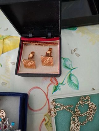 Lote 3 relojes y broche dorado