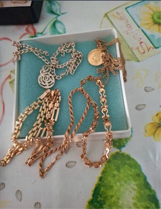 Lote 3 relojes y broche dorado
