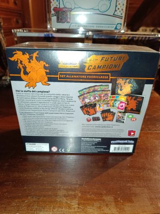 Set Allenatore Fuoriclasse Pokémon Futuri campioni